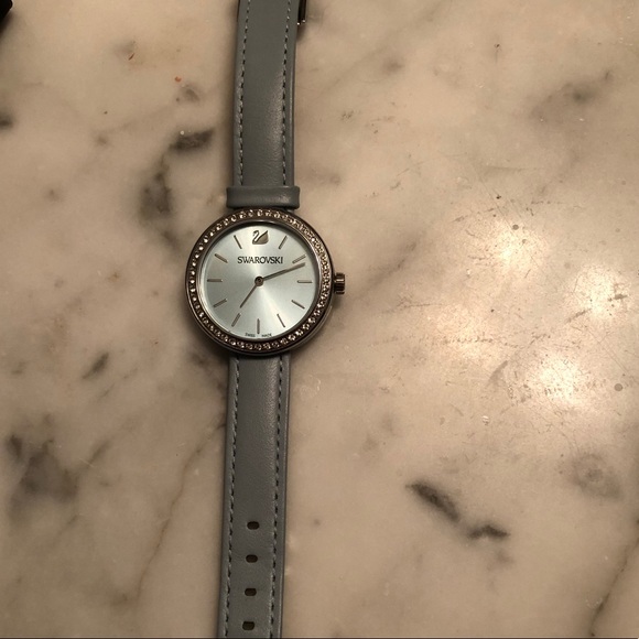 Beautiful like new Tiffany Blue Swarovski watch - Picture 3 of 4